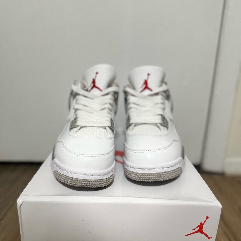 Nike air Jordan 4 retro “ Oreo “ 2021